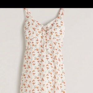 Soft white dress with peaches design